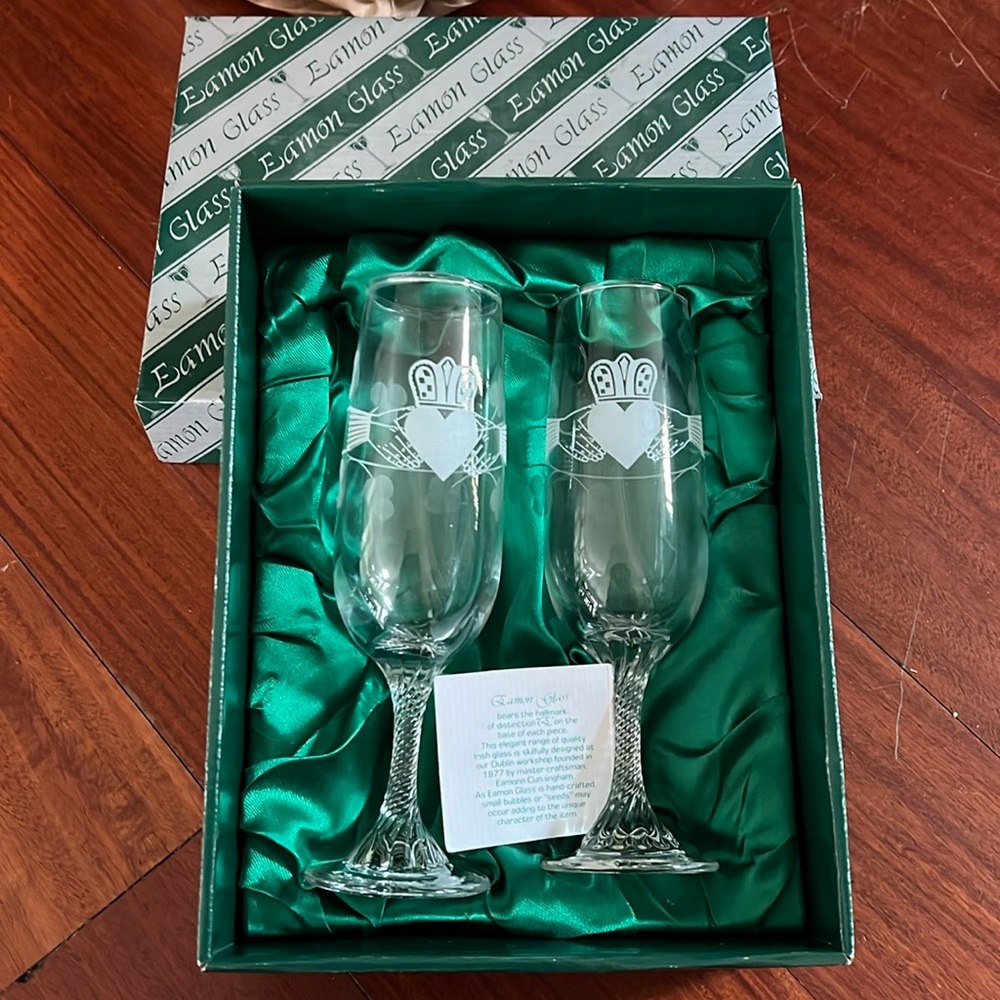2 Vintage EAMON GLASS Champagne Flutes-Ireland-Claddagh Etched Glassware